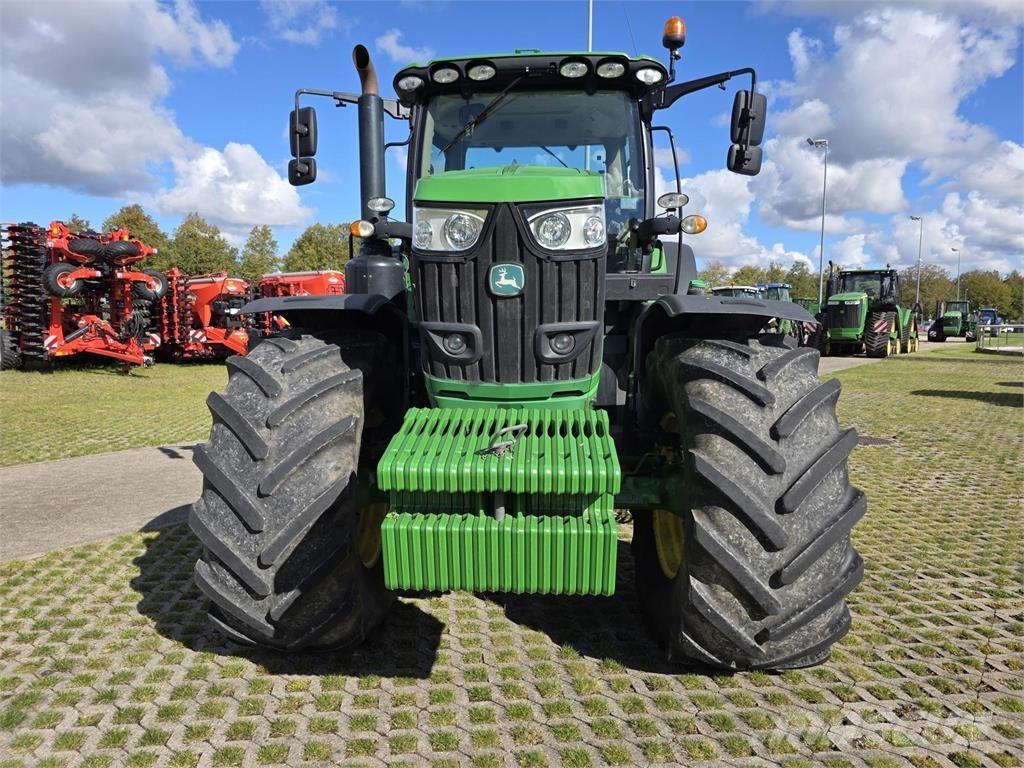 John Deere 6215R Traktorji
