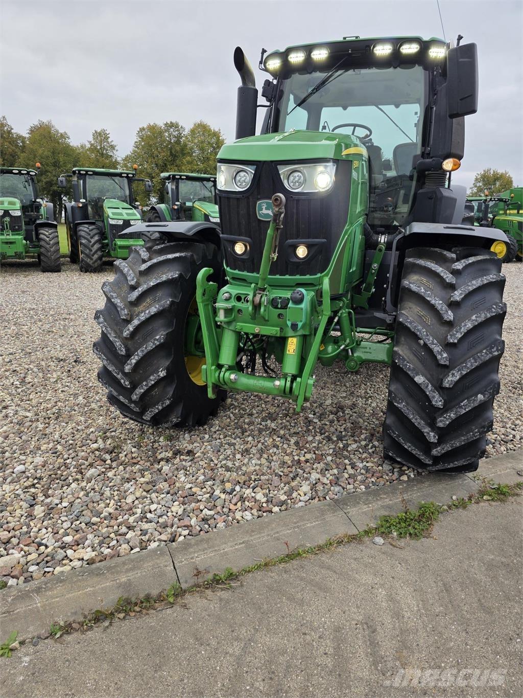 John Deere 6250R Traktorji