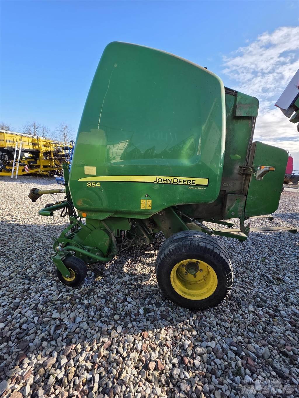 John Deere 854 Balirke (okrogle bale)