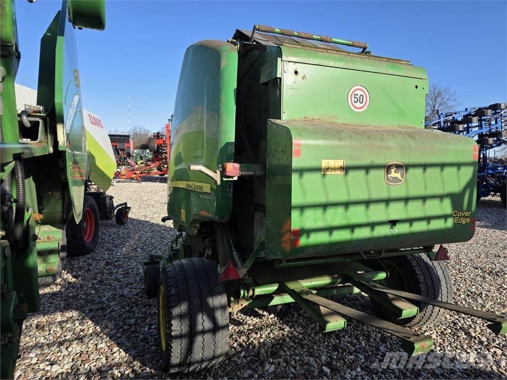 John Deere 854 Balirke (okrogle bale)