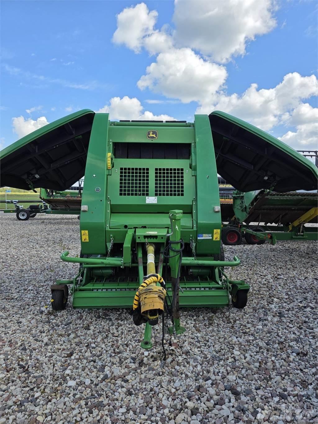John Deere 854 Balirke (okrogle bale)