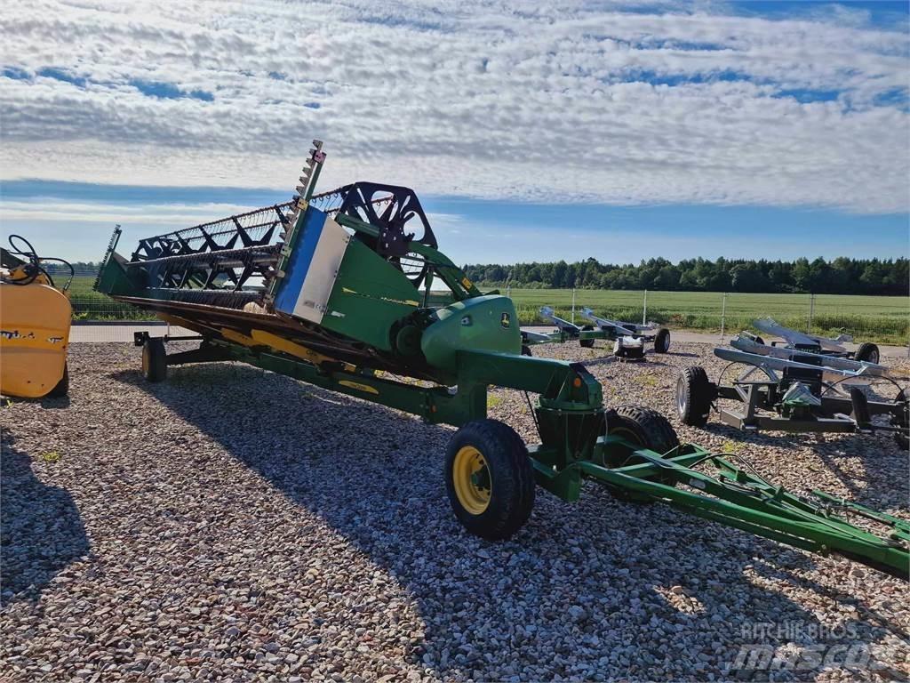 John Deere S680 Traktorji