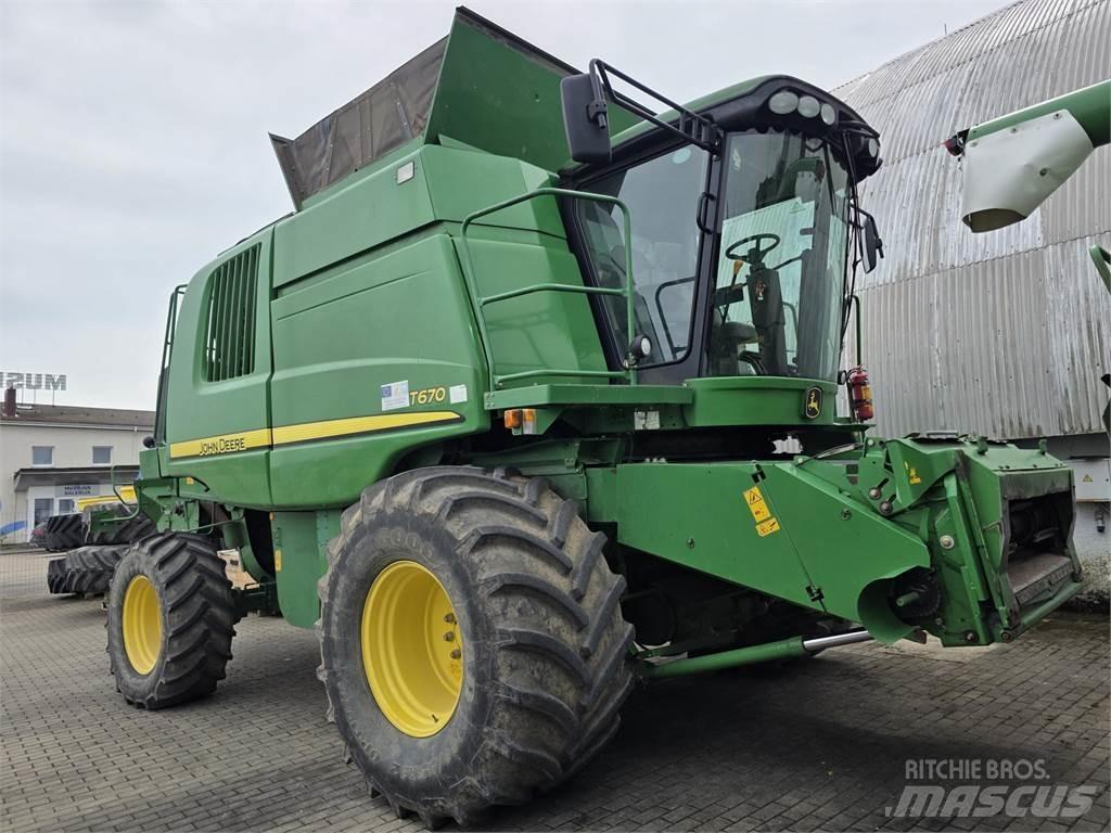John Deere T670 Kombajni