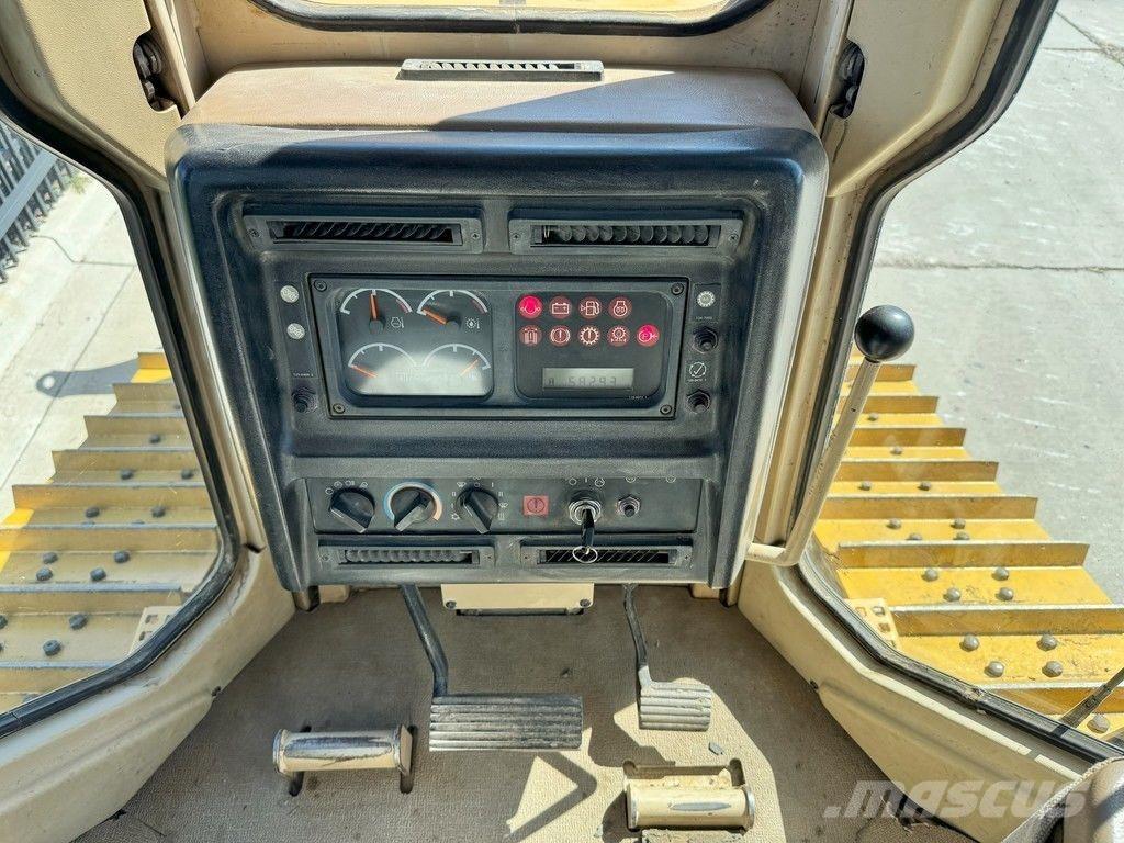 CAT D5M XL Buldožerji goseničarji