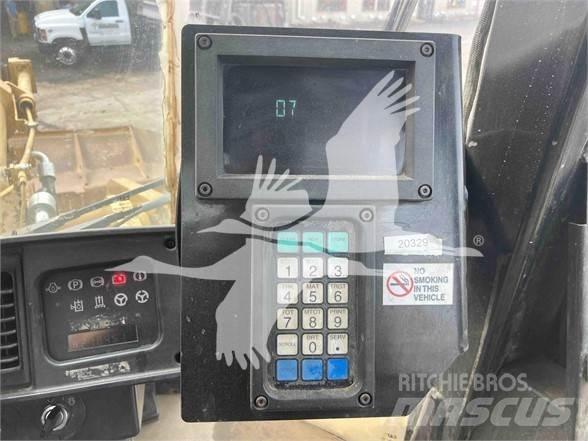 CAT 972G Kolesni nakladalci