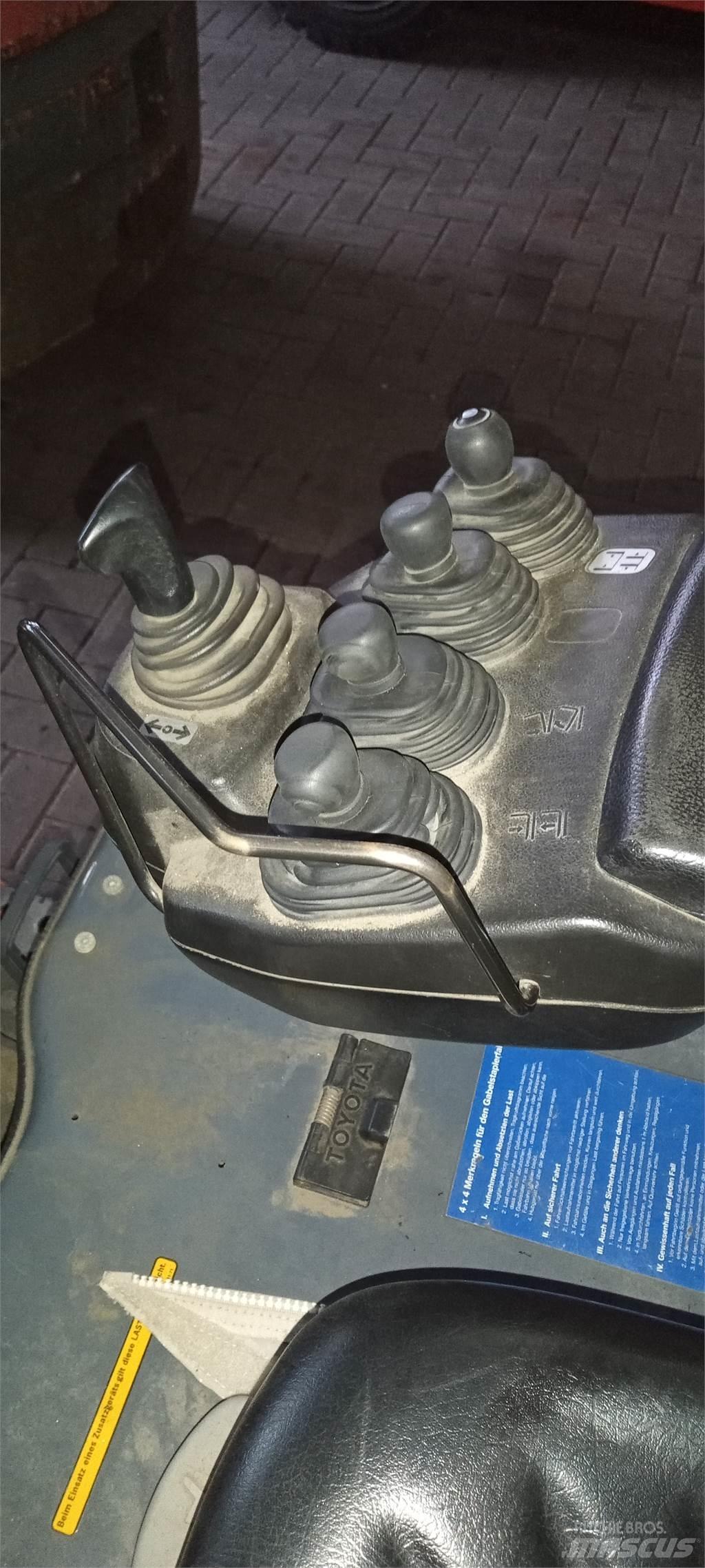 Toyota 8FBEKT18 Električni viličarji