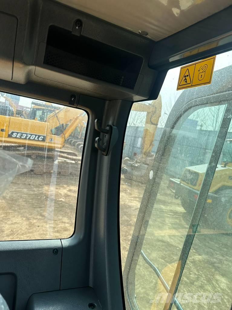 Hyundai 60 W Bagri na kolesih