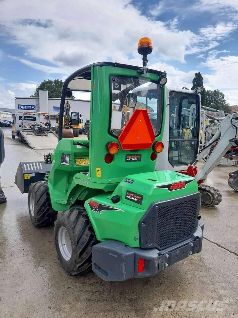 Avant 640i Skid steer mini nakladalci