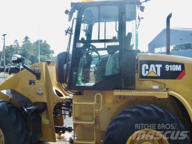 CAT 910 M Kolesni nakladalci