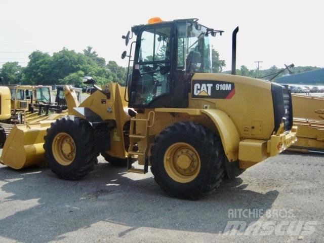 CAT 910 M Kolesni nakladalci