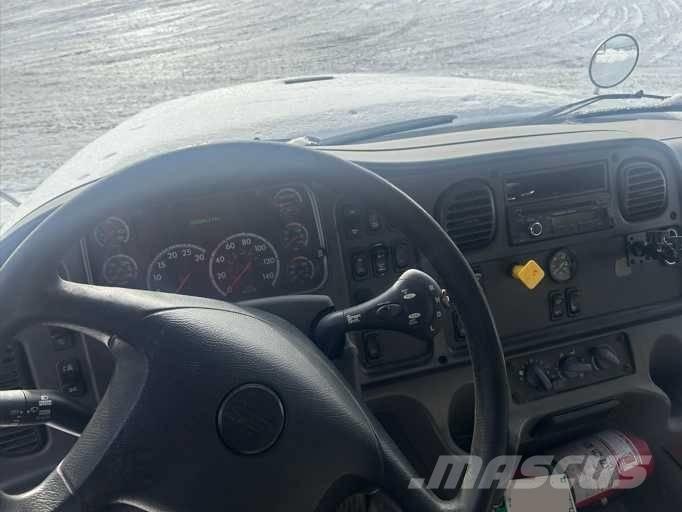 Freightliner M2-112 Tovornjaki zabojniki