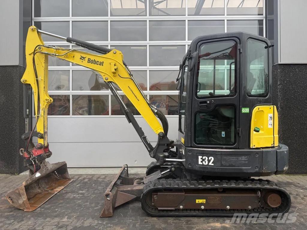 Bobcat E32 Mini bagri <7t
