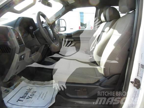 Ford F550 Tovornjaki s kesonom/platojem