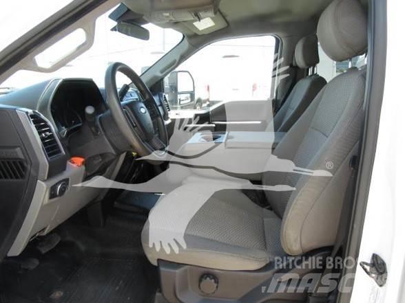 Ford F550 Tovornjaki s kesonom/platojem