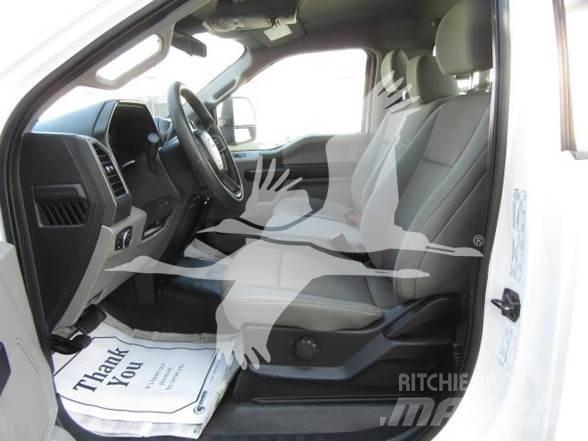 Ford F550 Tovornjaki s kesonom/platojem