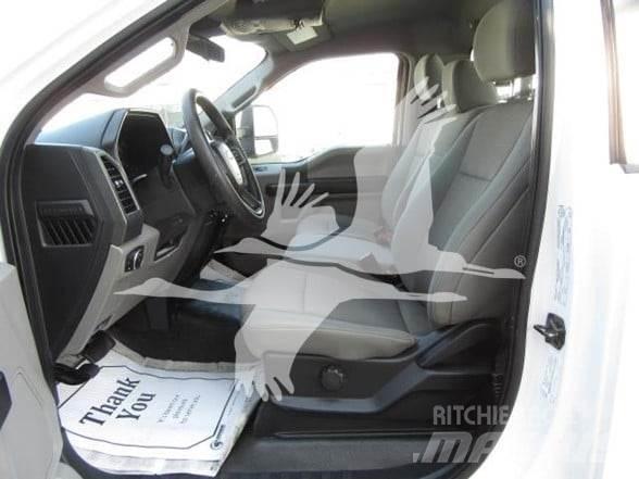 Ford F550 Tovornjaki s kesonom/platojem