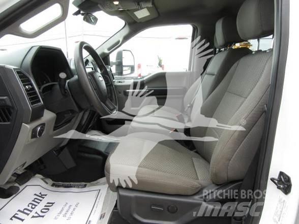 Ford F550 Tovornjaki s kesonom/platojem