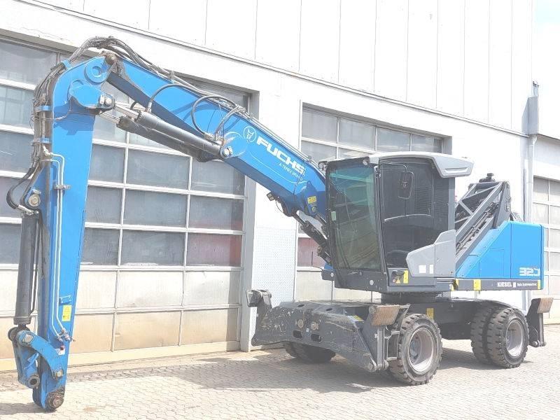 Fuchs MHL 320 F Bagri za prekladanje primarnih/sekundarnih surovin
