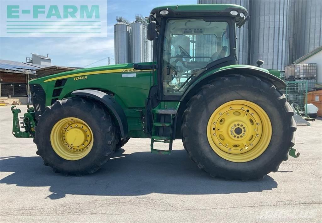 John Deere 8245R Traktorji