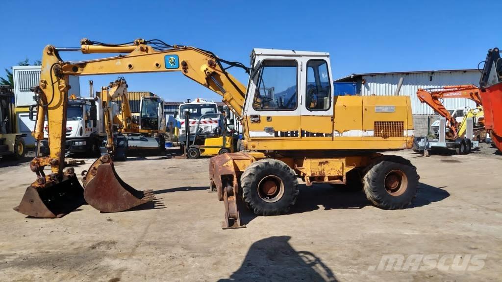 Liebherr A 902 Bagri na kolesih