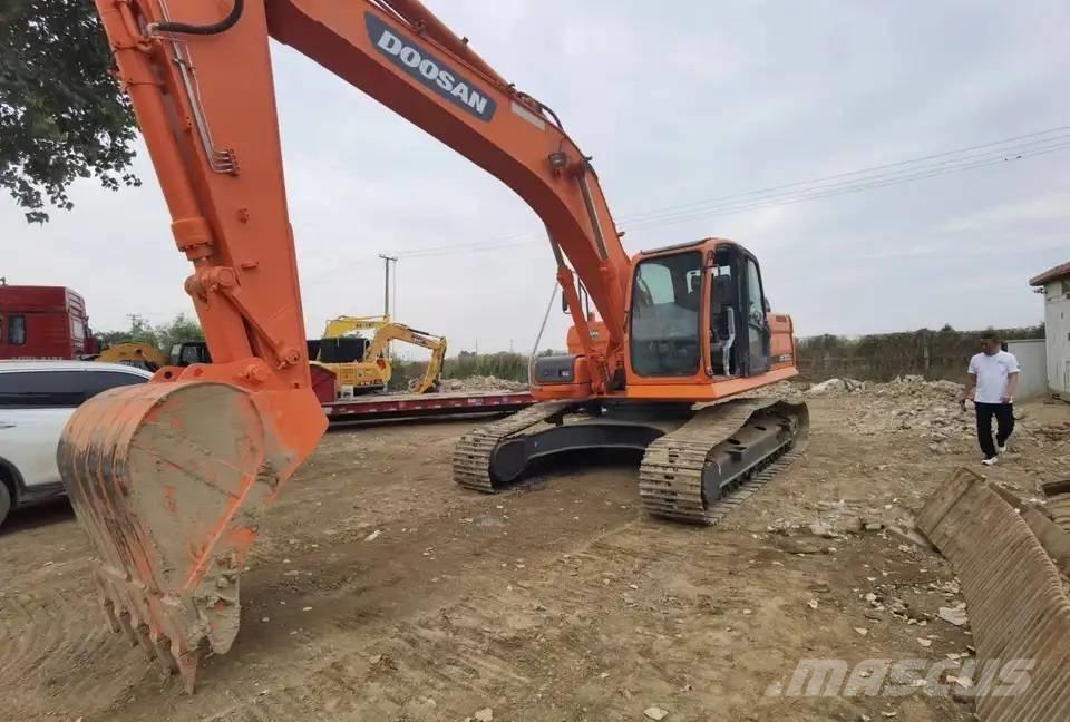 Doosan DX300LC Bagri goseničarji