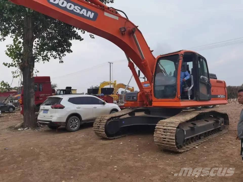 Doosan DX300LC Bagri goseničarji