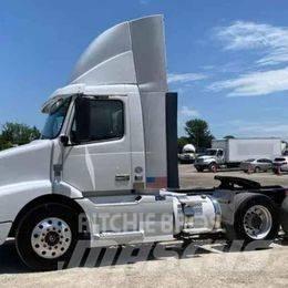 Volvo VNL 64T200 Vlačilci