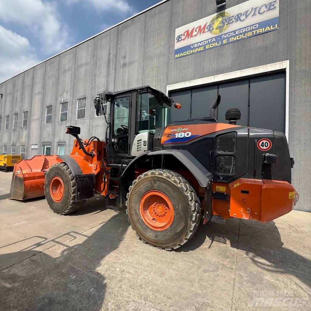 Hitachi ZW180-6 Kolesni nakladalci