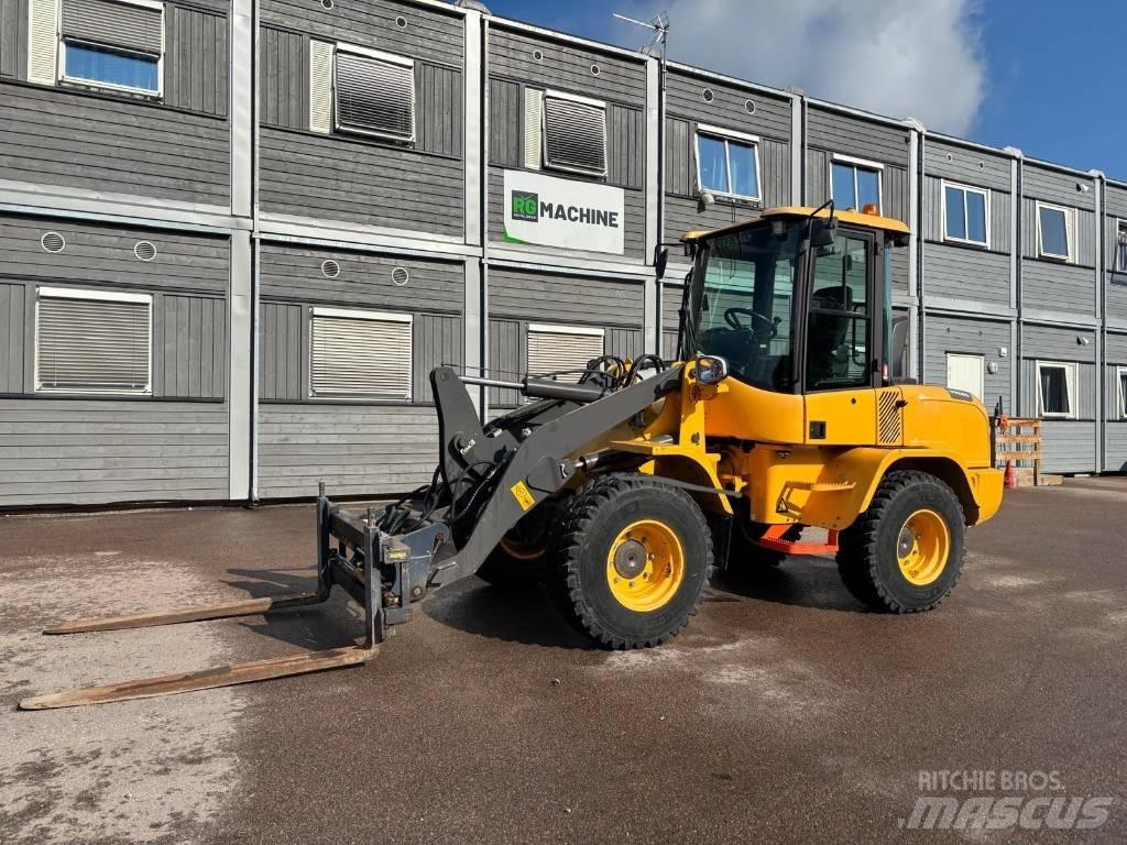 Volvo L 30 GS Kolesni nakladalci