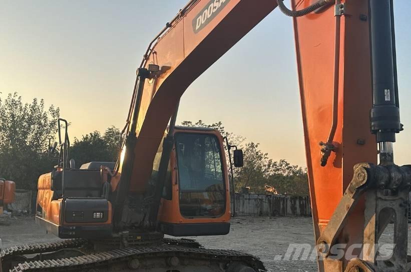 Doosan DX220 Bagri goseničarji