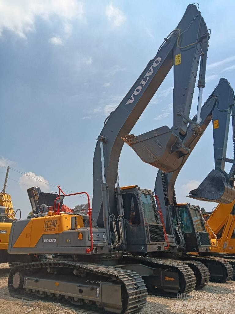 Volvo EC 240 Bagri goseničarji