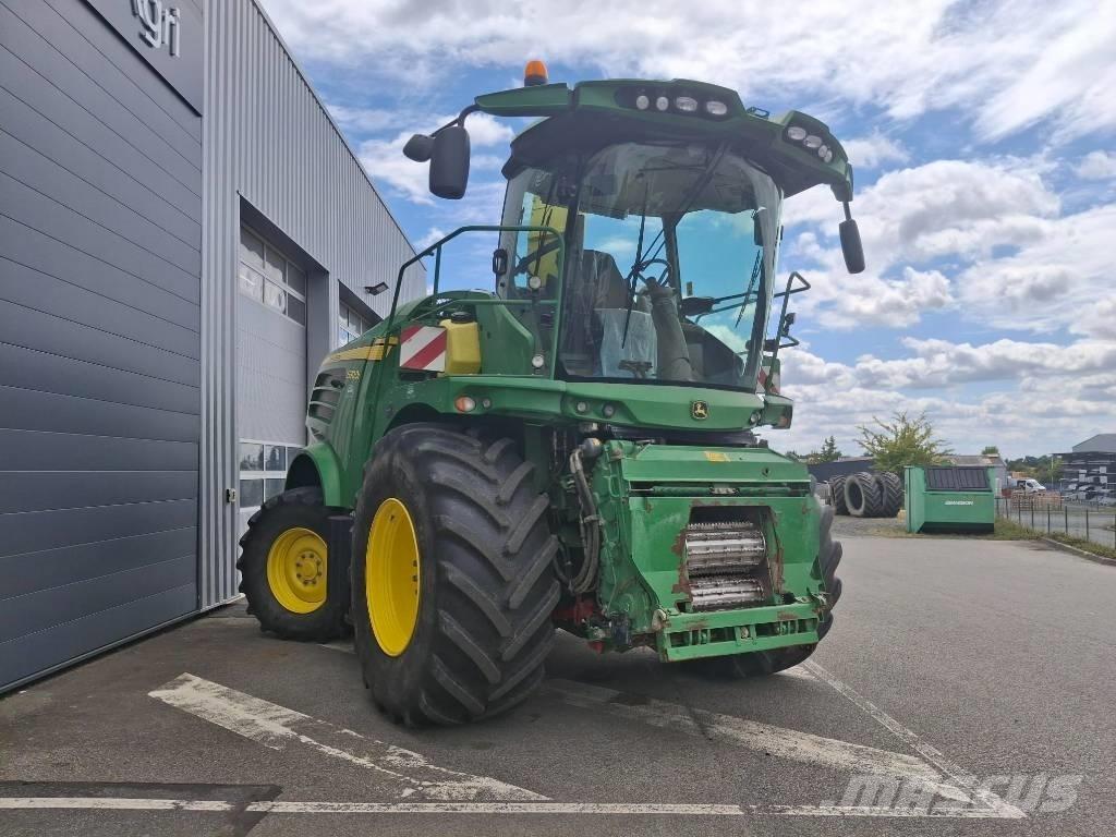 John Deere 7300 i Stroji za krmo na lastni pogon