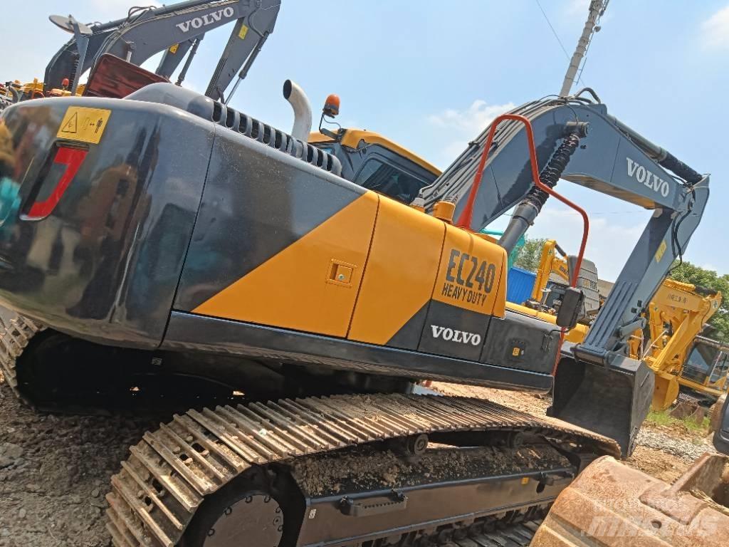 Volvo EC 240 Bagri goseničarji