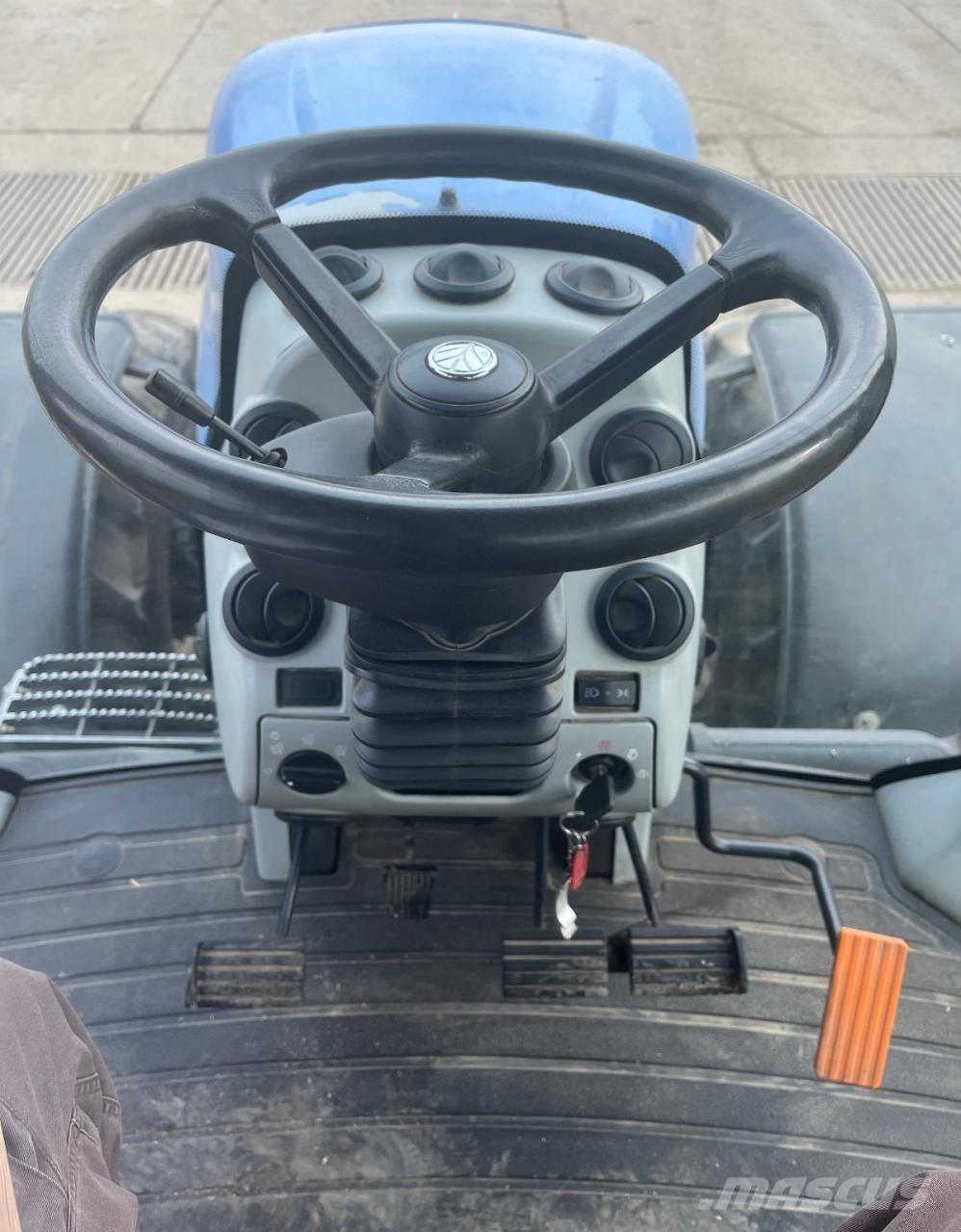 New Holland T8040 Traktorji