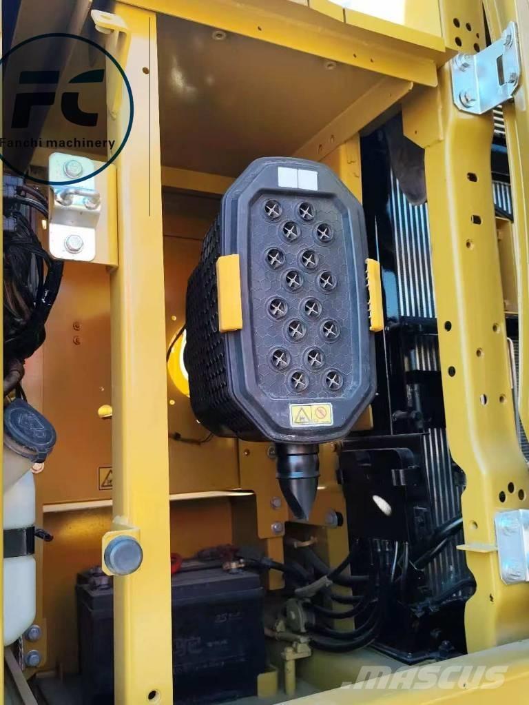 CAT 323 Bagri goseničarji