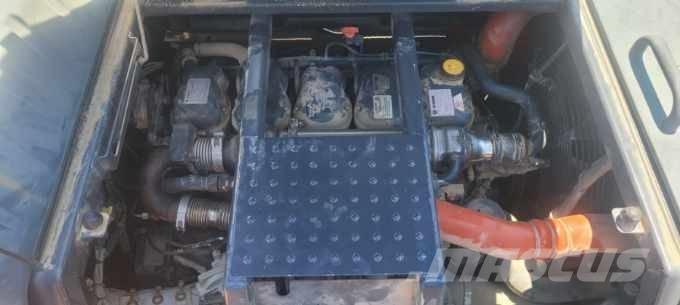 Doosan DX 300 LC-5 Bagri goseničarji