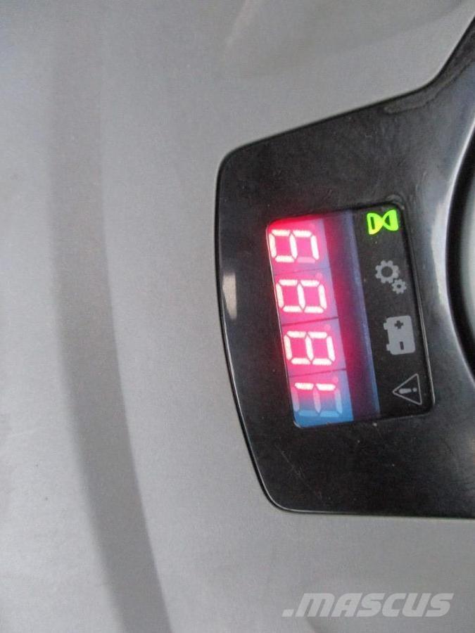 Toyota SPE120 Električni nizko dvižni viličar s stojiščem