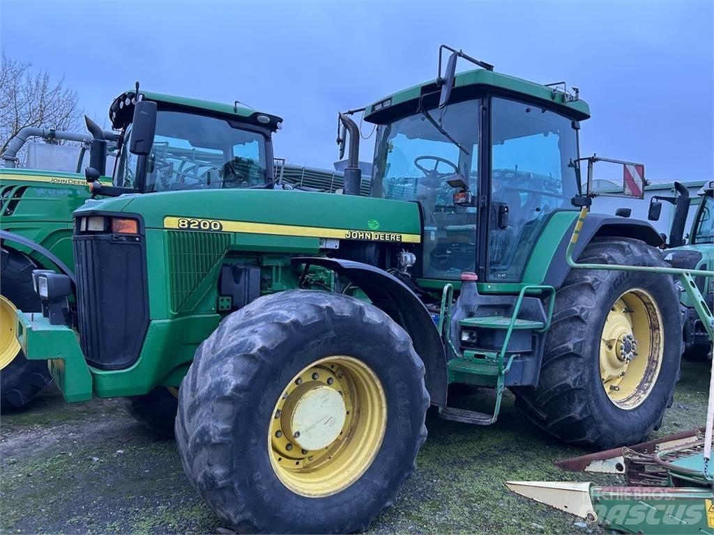 John Deere 8200 Traktorji