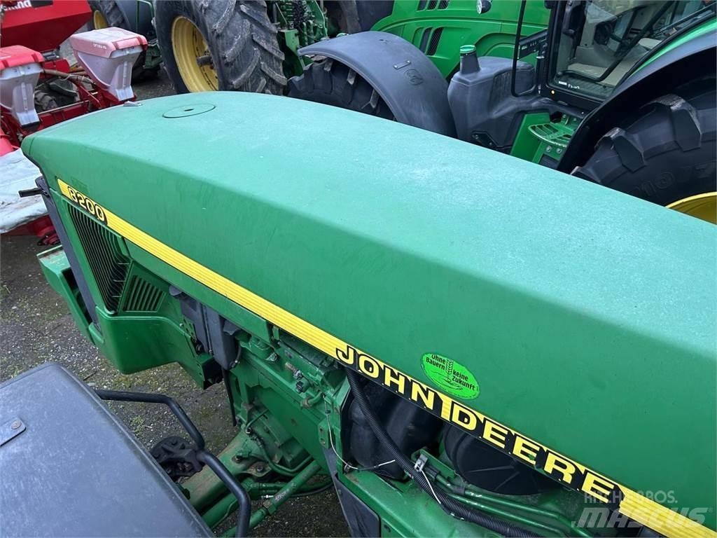 John Deere 8200 Traktorji
