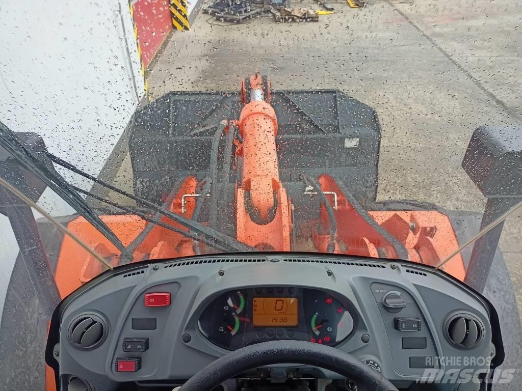 Hitachi ZW150 Kolesni nakladalci