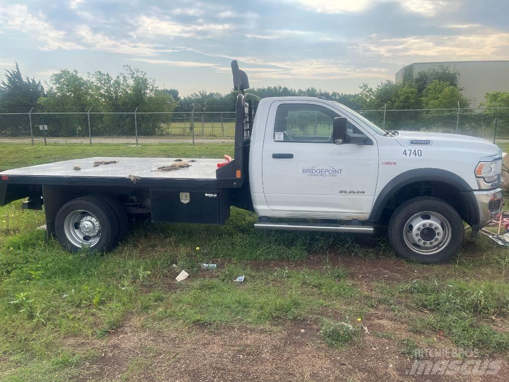 RAM 5500 Tovornjaki s kesonom/platojem