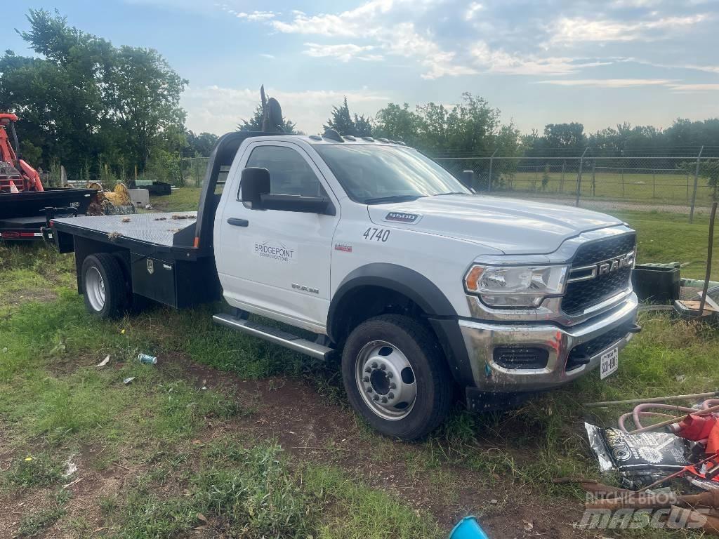 RAM 5500 Tovornjaki s kesonom/platojem