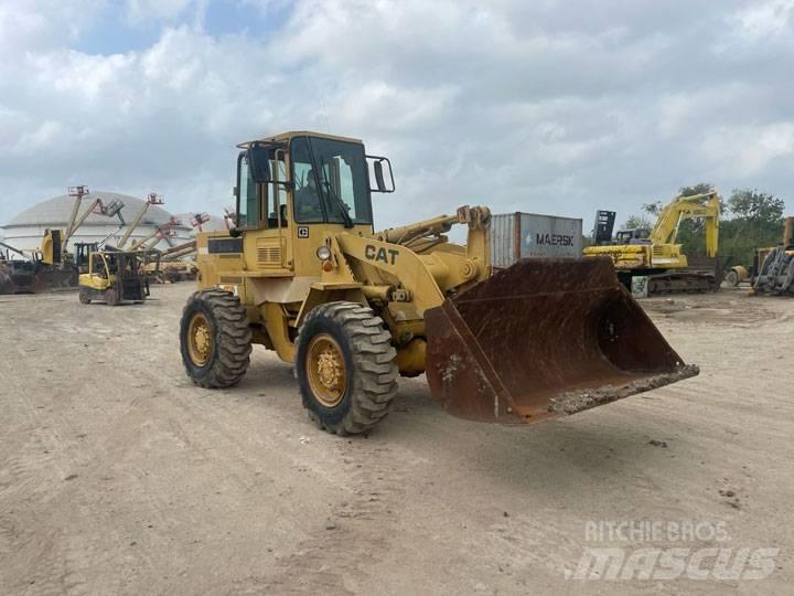 CAT 926E Kolesni nakladalci