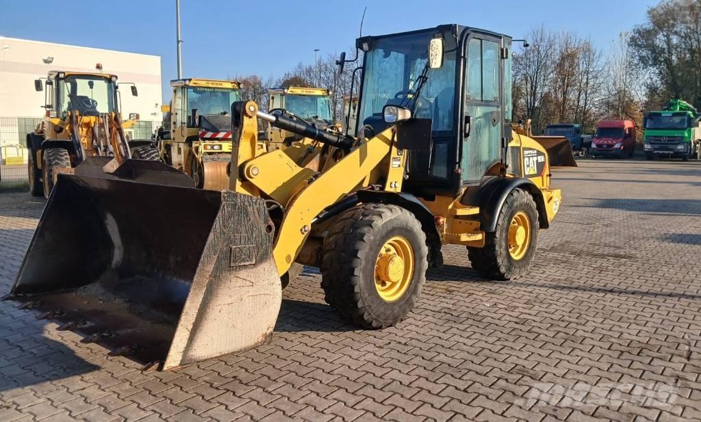 CAT 907 H 2 Kolesni nakladalci