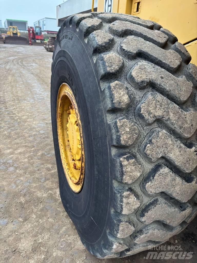 CAT 950 B Kolesni nakladalci