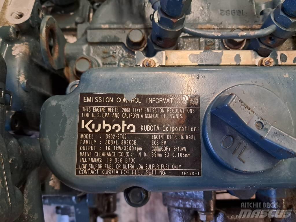 Kubota D-902 Motorji