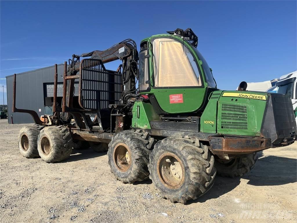 John Deere 1010E Harvesterji