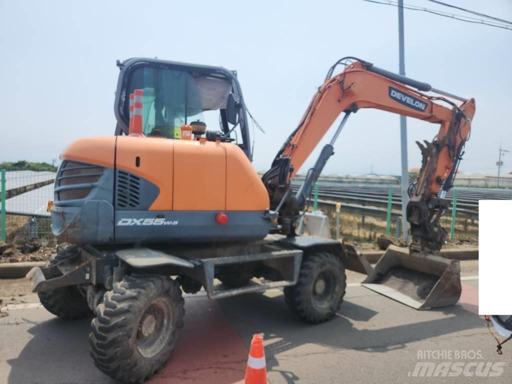 Doosan DX 55 W Bagri na kolesih