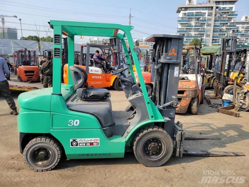 Mitsubishi FD30 Dizelski viličarji