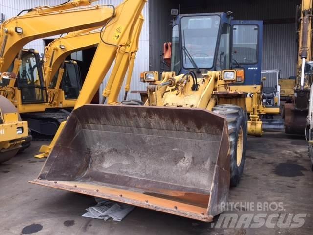 Komatsu WA150-1 Kolesni nakladalci
